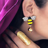 گوشواره زنبور با آویز گوی طلایی
